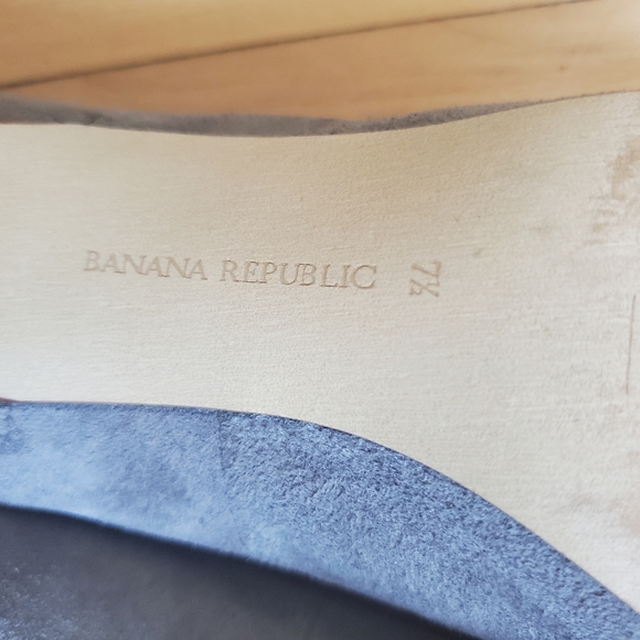 Banana Republic heels, size 7, grey, velvet, party - Picture 6 of 10
